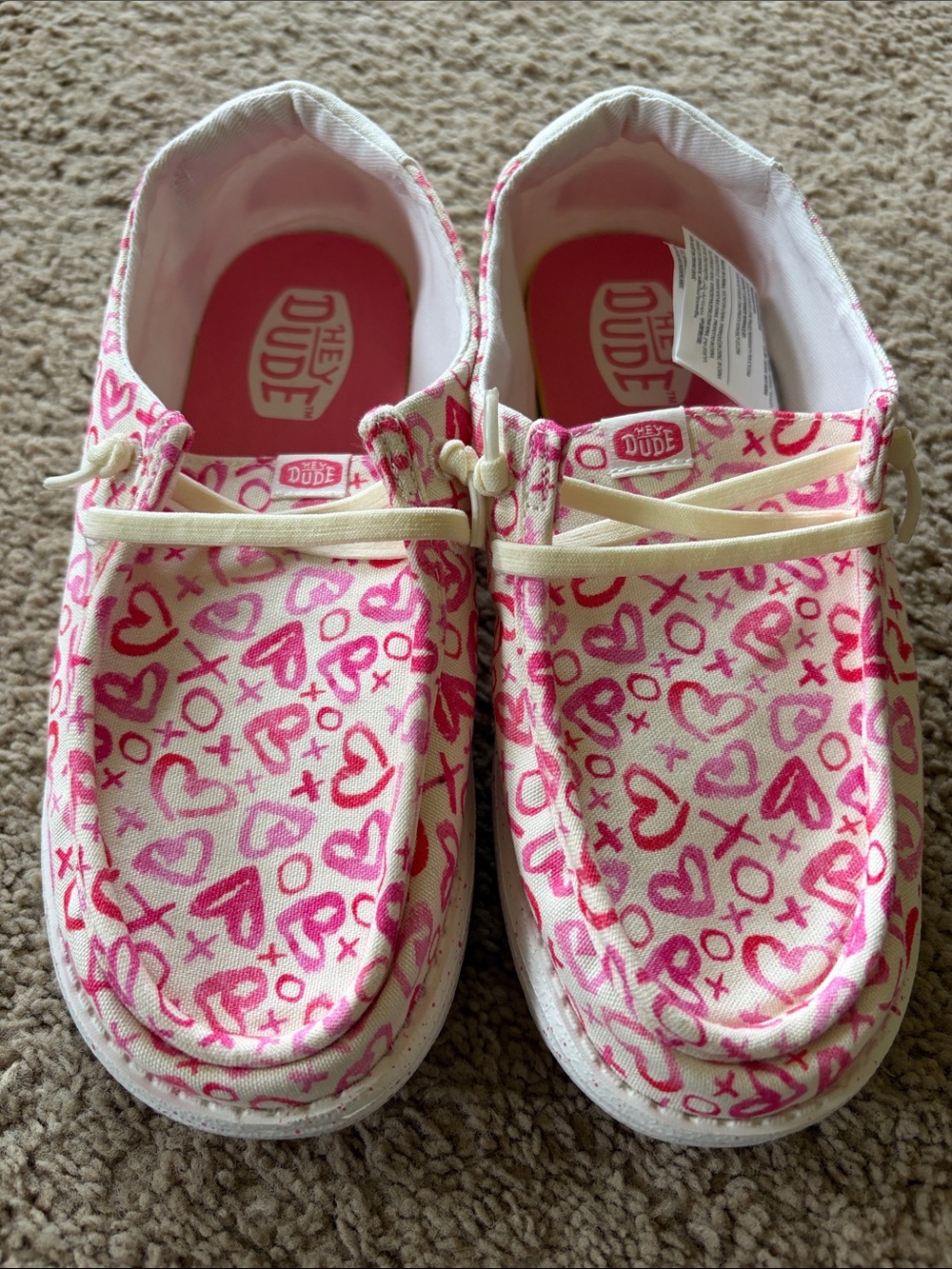 Hey Dude Watercolor Hearts Wendy J2 pink White